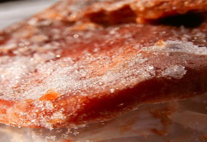 Sudah Kadaluwarsa, Gula Kristal Rafinasi dan Daging Beku Dimusnahkan